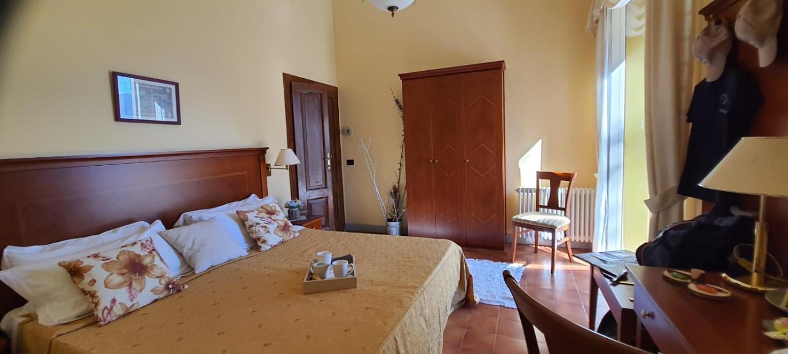 Hotel La Rondinella Cannero Riviera Buitenkant foto